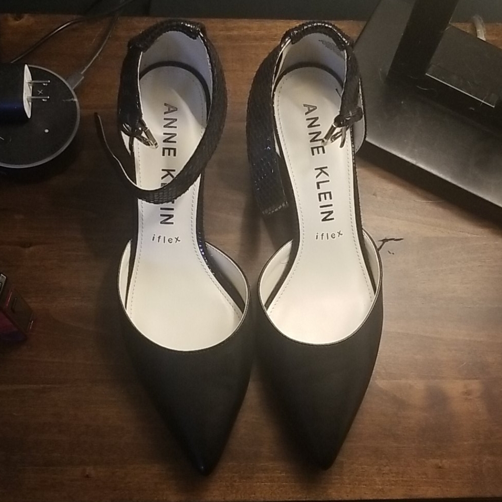 Anne Klein Pump